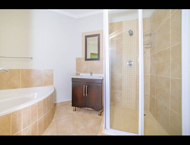 3 BEDROOM APARTMENT FOR SALE IN PALM LAKES ESTATE